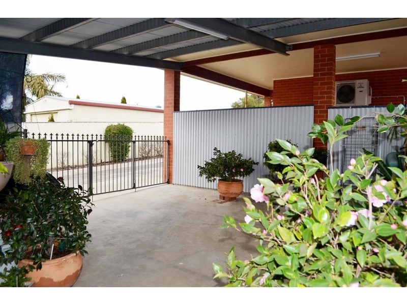 1/4 Carey Street, Tumut NSW 2720