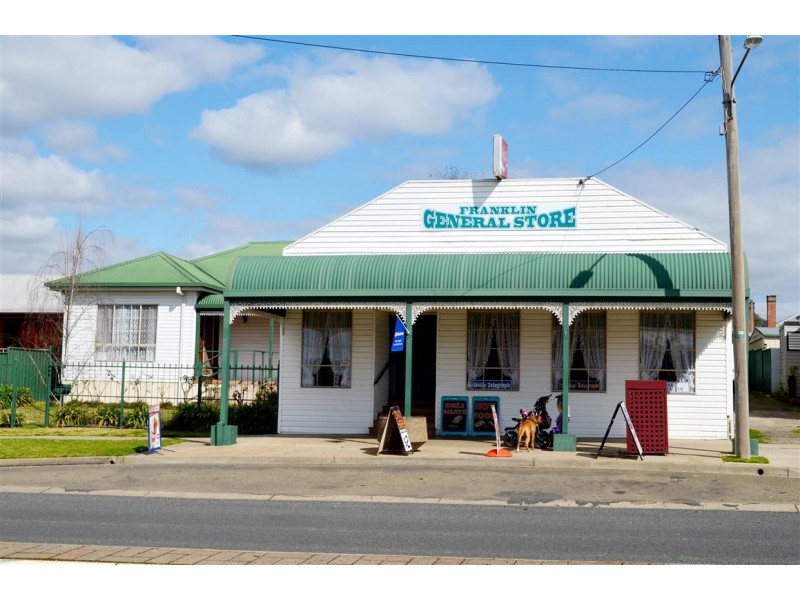 177 Capper Street, Tumut NSW 2720