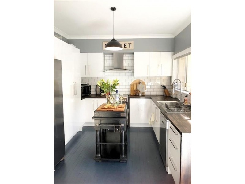 8 Eurabbie Street, Batlow NSW 2730