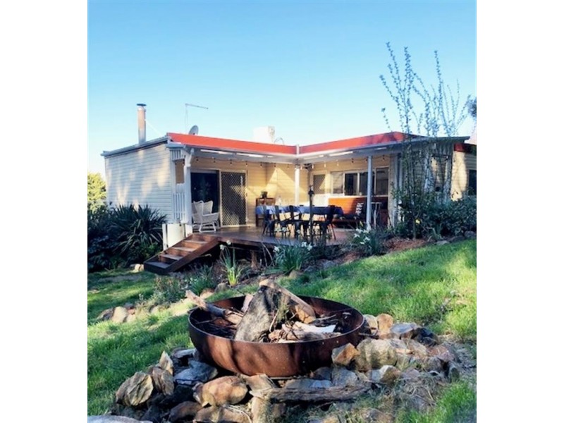 8 Eurabbie Street, Batlow NSW 2730