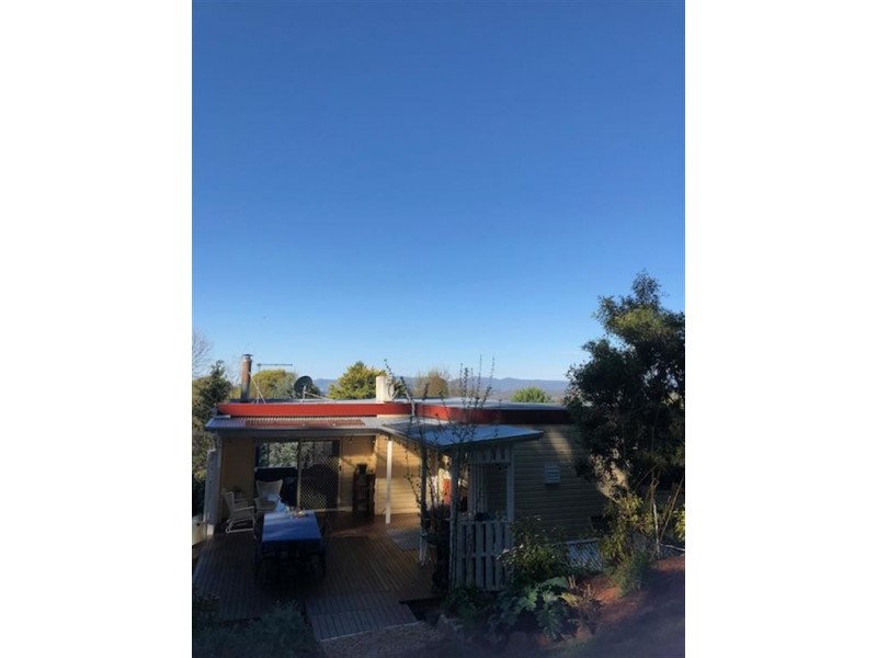 8 Eurabbie Street, Batlow NSW 2730