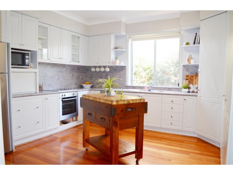 83 Broughton Street, Tumut NSW 2720