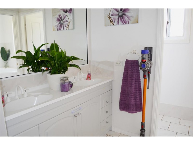 83 Broughton Street, Tumut NSW 2720