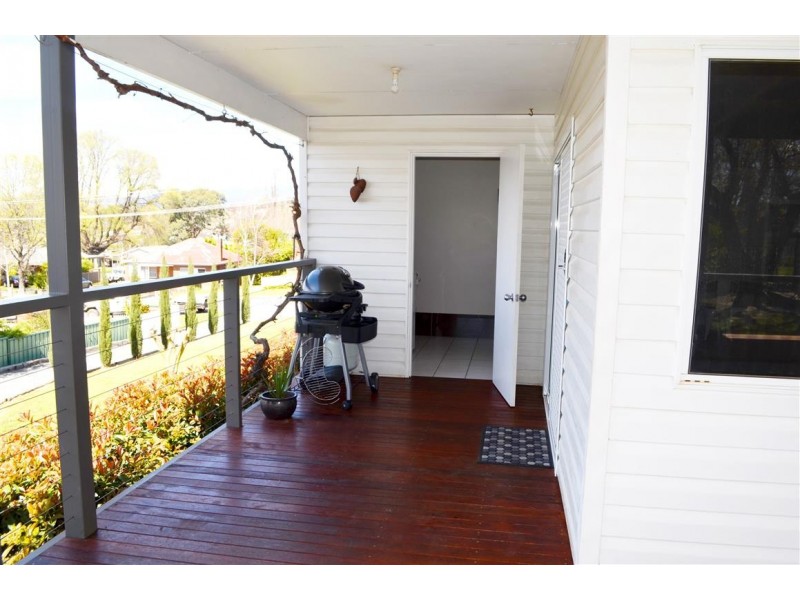 83 Broughton Street, Tumut NSW 2720