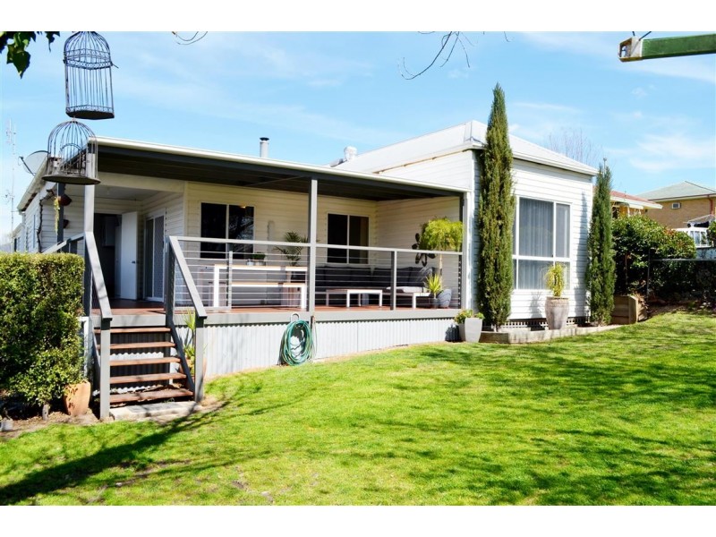 83 Broughton Street, Tumut NSW 2720