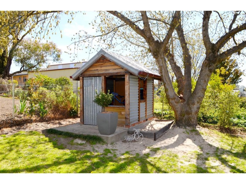 83 Broughton Street, Tumut NSW 2720