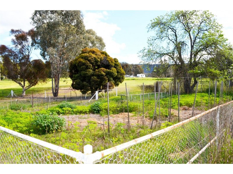137-147 Blowering Road, Tumut NSW 2720
