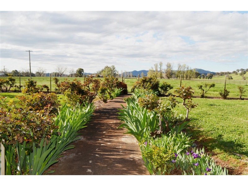 164 Bombowlee Avenue, Tumut NSW 2720