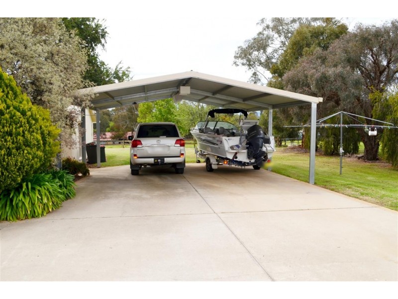 104 Blowering Road, Tumut NSW 2720