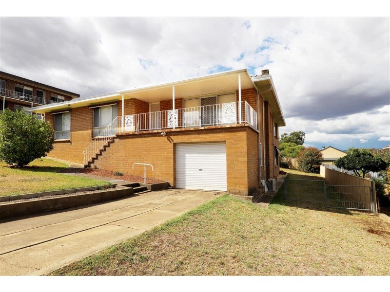 80 Lambie Street, Tumut NSW 2720
