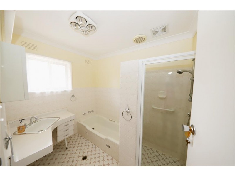 80 Lambie Street, Tumut NSW 2720