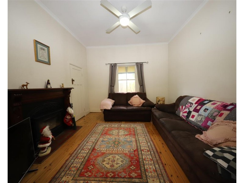 48 Carey Street, Tumut NSW 2720