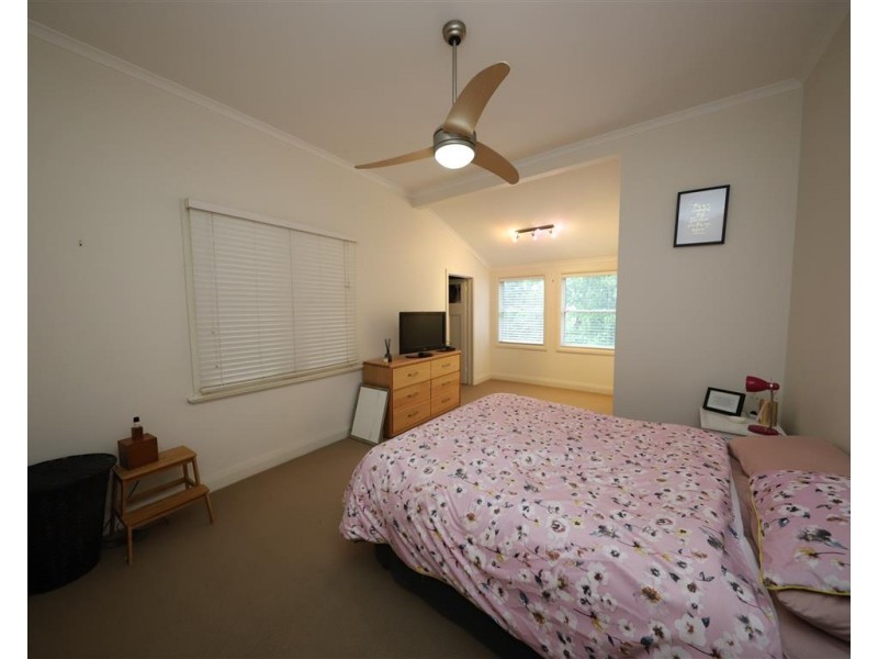 48 Carey Street, Tumut NSW 2720