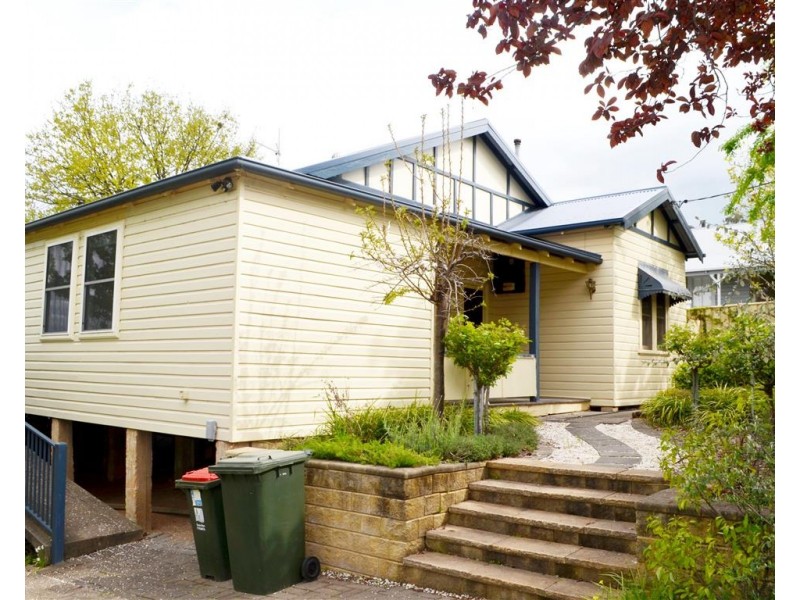 48 Carey Street, Tumut NSW 2720