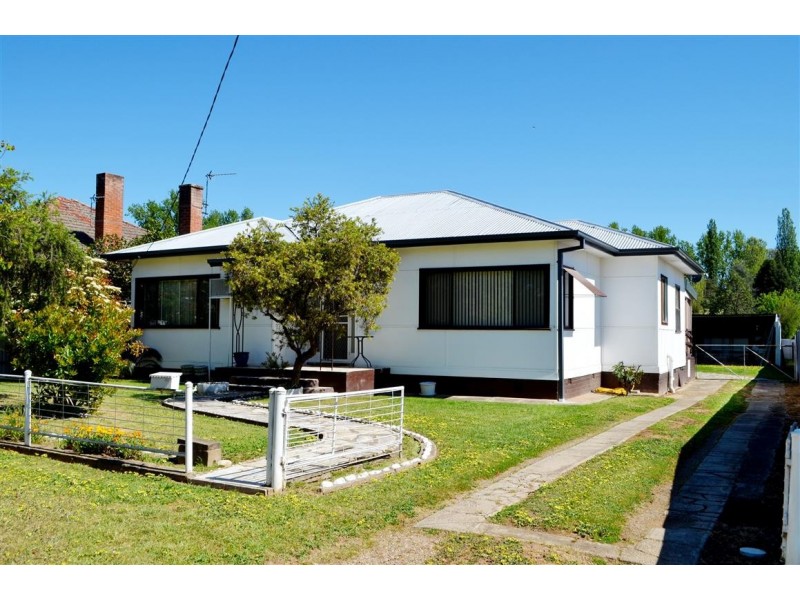 5 Howick Street, Tumut NSW 2720