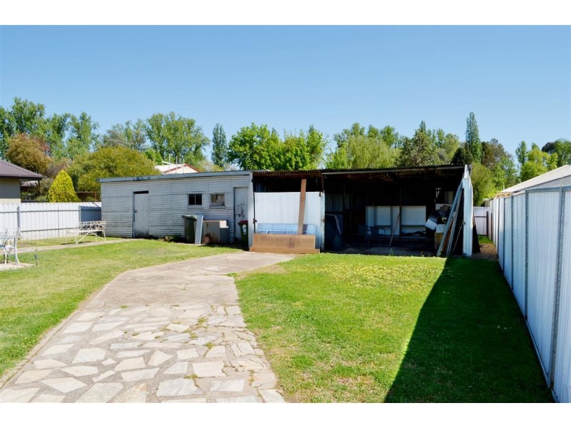 5 Howick Street, Tumut NSW 2720