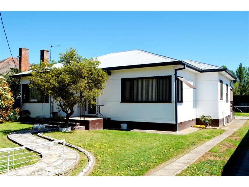 5 Howick Street, Tumut NSW 2720