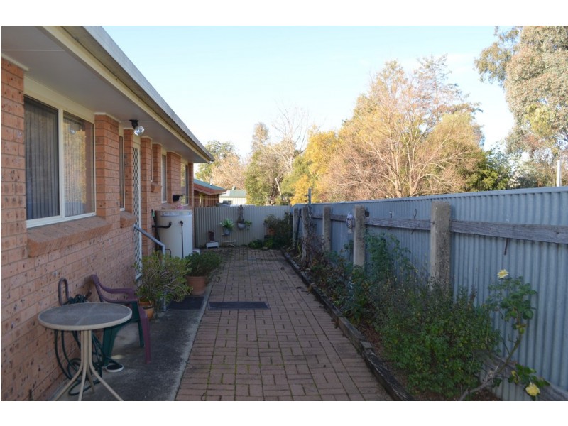 2/54 Merivale Street, Tumut NSW 2720