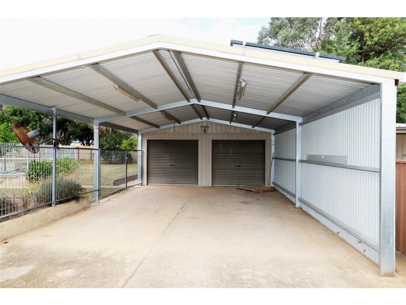 27 Wattle Crescent, Tumut NSW 2720