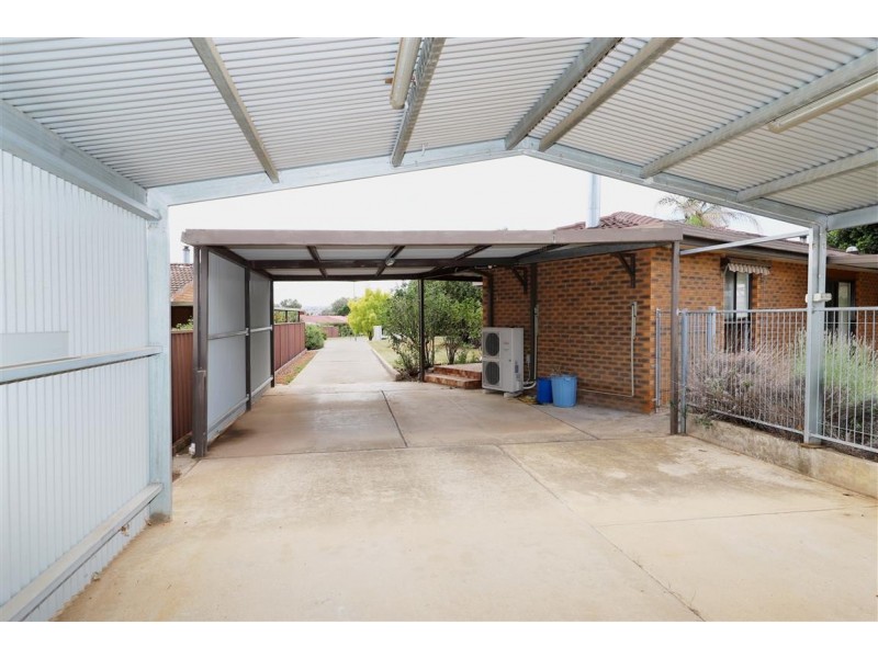 27 Wattle Crescent, Tumut NSW 2720