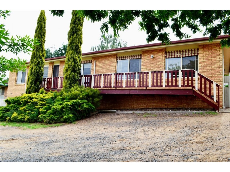 43 Booral Avenue, Tumut NSW 2720