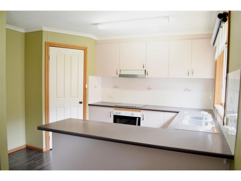 43 Booral Avenue, Tumut NSW 2720