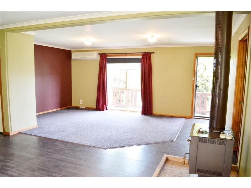 43 Booral Avenue, Tumut NSW 2720