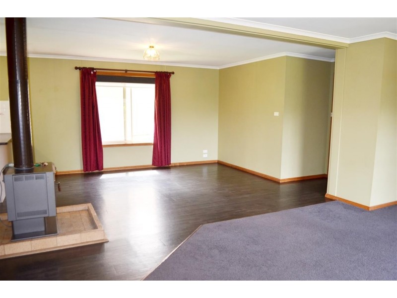 43 Booral Avenue, Tumut NSW 2720