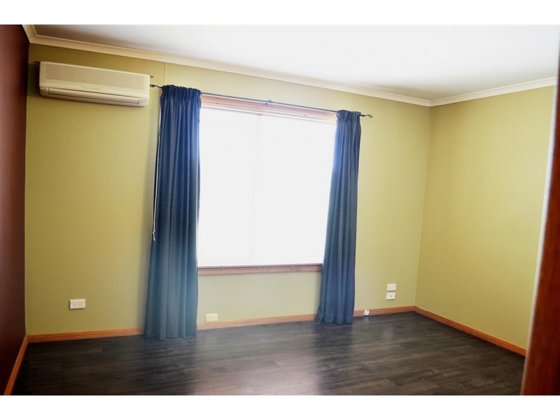 43 Booral Avenue, Tumut NSW 2720