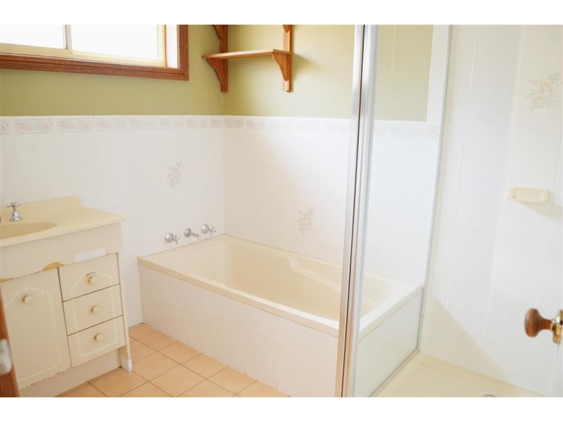 43 Booral Avenue, Tumut NSW 2720