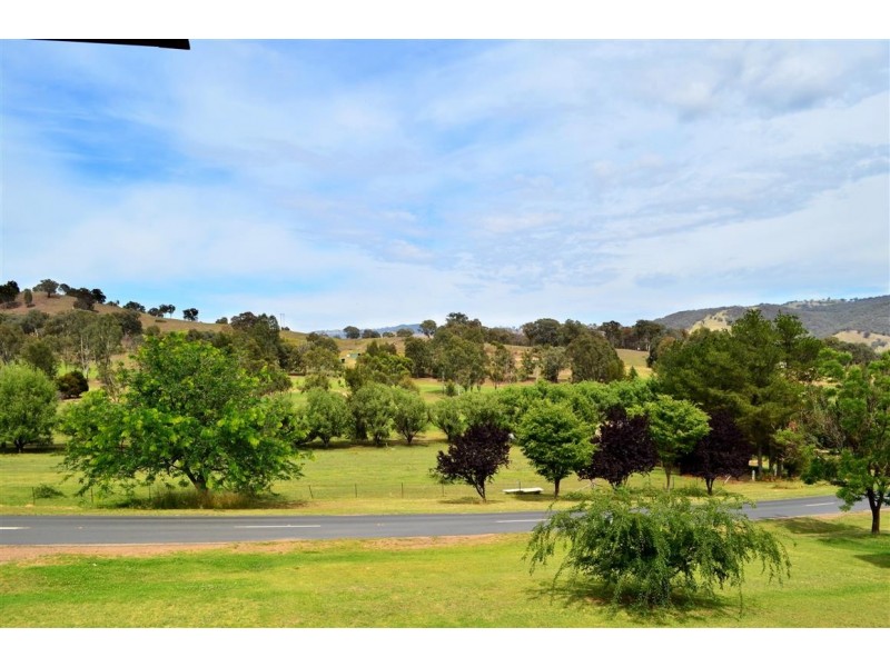 43 Booral Avenue, Tumut NSW 2720