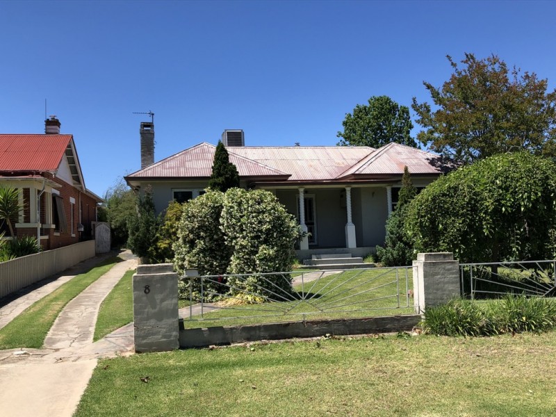 8 Carey Street, Tumut NSW 2720