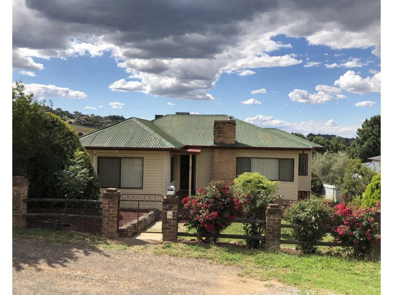 97 Broughton Street, Tumut NSW 2720