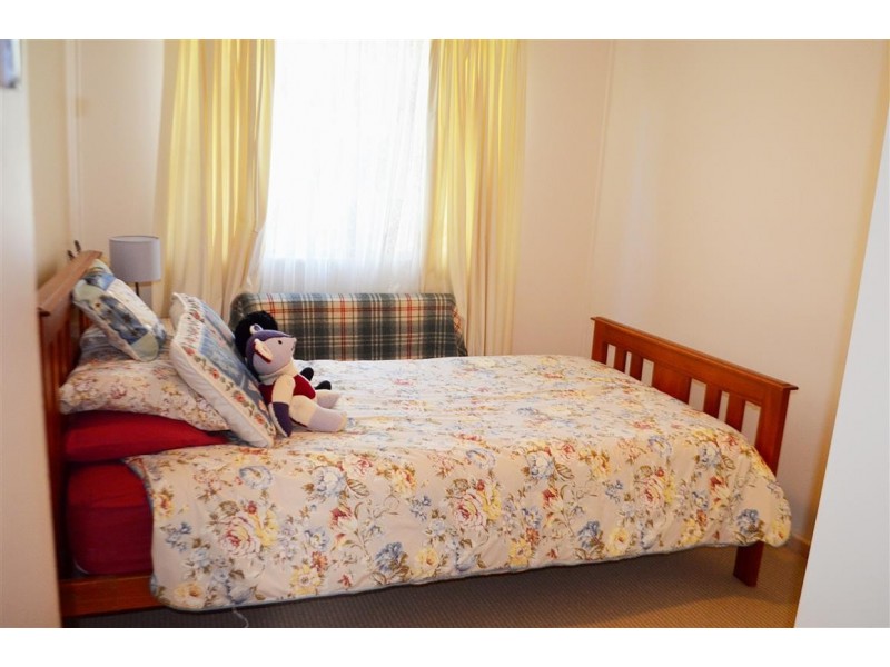 4 Lambie Street, Tumut NSW 2720