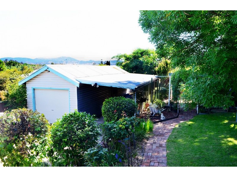 4 Lambie Street, Tumut NSW 2720