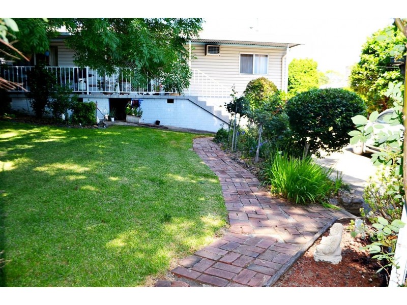 4 Lambie Street, Tumut NSW 2720