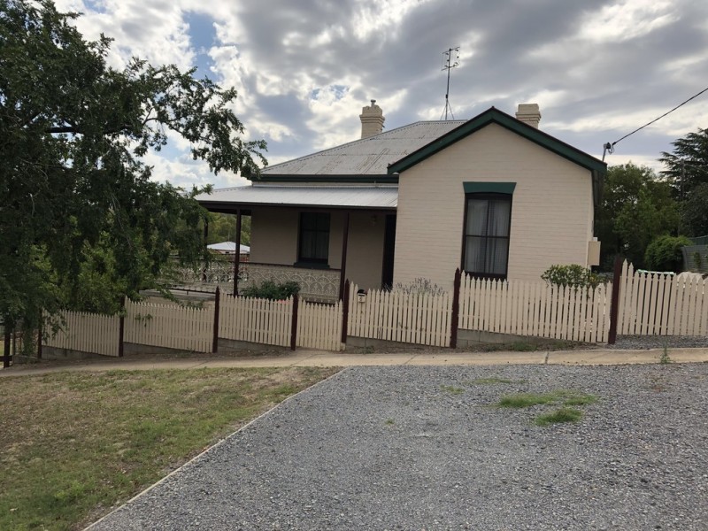 6 Virgil Street, Gundagai NSW 2722