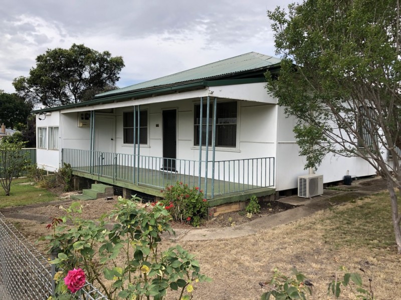 120 Broughton, Tumut NSW 2720