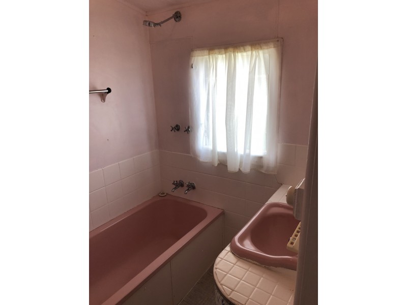 120 Broughton, Tumut NSW 2720