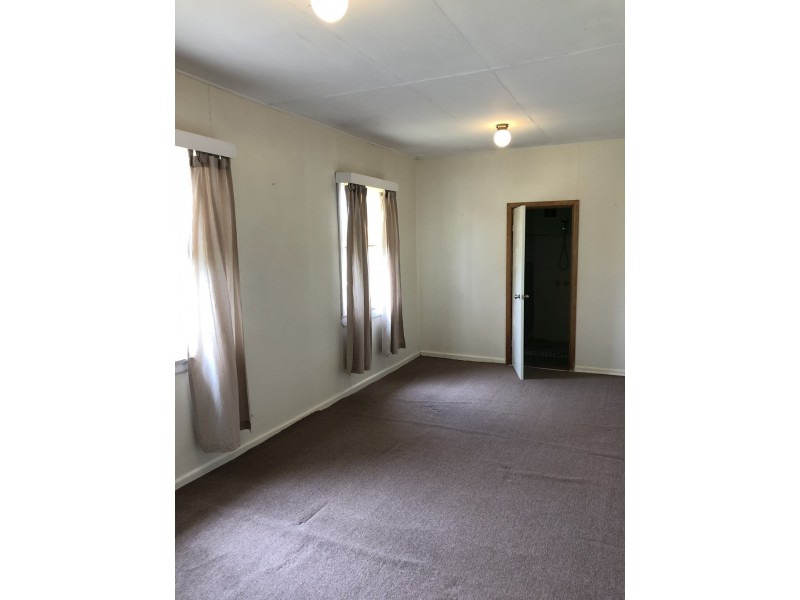 120 Broughton, Tumut NSW 2720