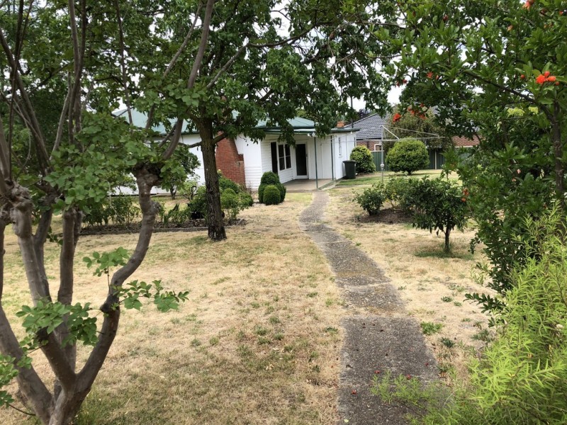 120 Broughton, Tumut NSW 2720