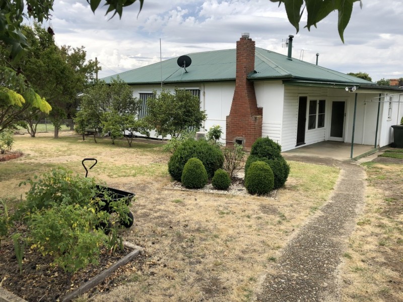 120 Broughton, Tumut NSW 2720