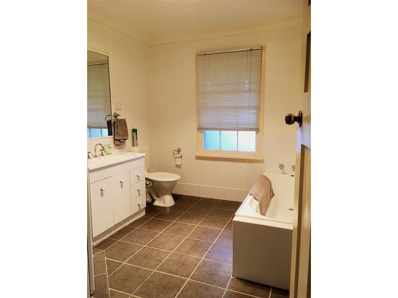 22 Quartz Street, Adelong NSW 2729