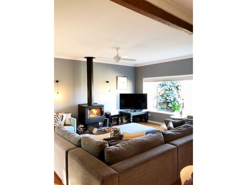 8 Eurabbie Street, Batlow NSW 2730