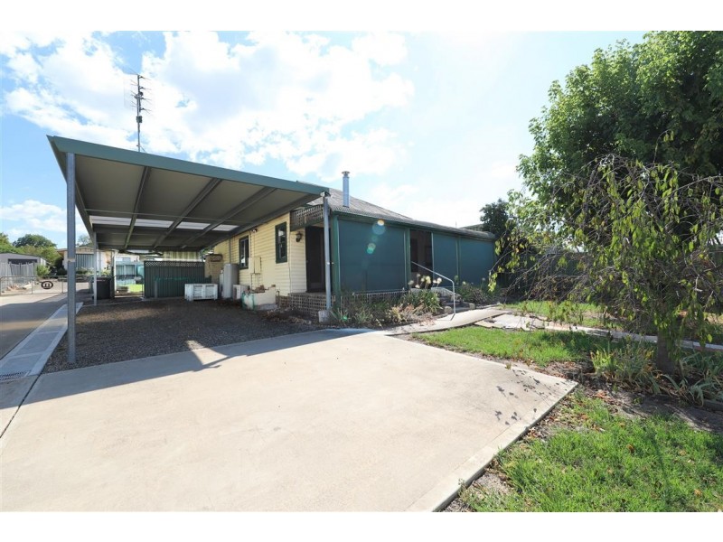 185 Capper Street, Tumut NSW 2720