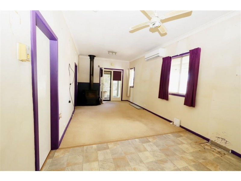 185 Capper Street, Tumut NSW 2720