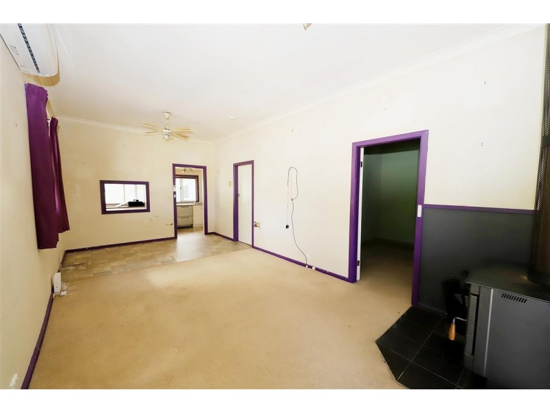 185 Capper Street, Tumut NSW 2720