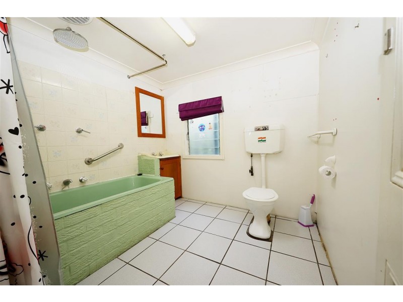 185 Capper Street, Tumut NSW 2720