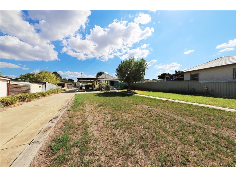185 Capper Street, Tumut NSW 2720