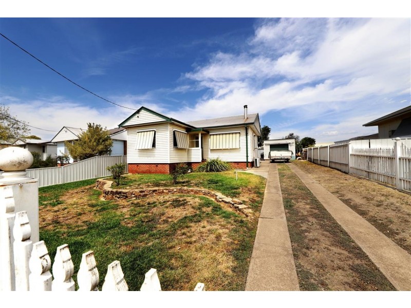 114 Broughton Street, Tumut NSW 2720